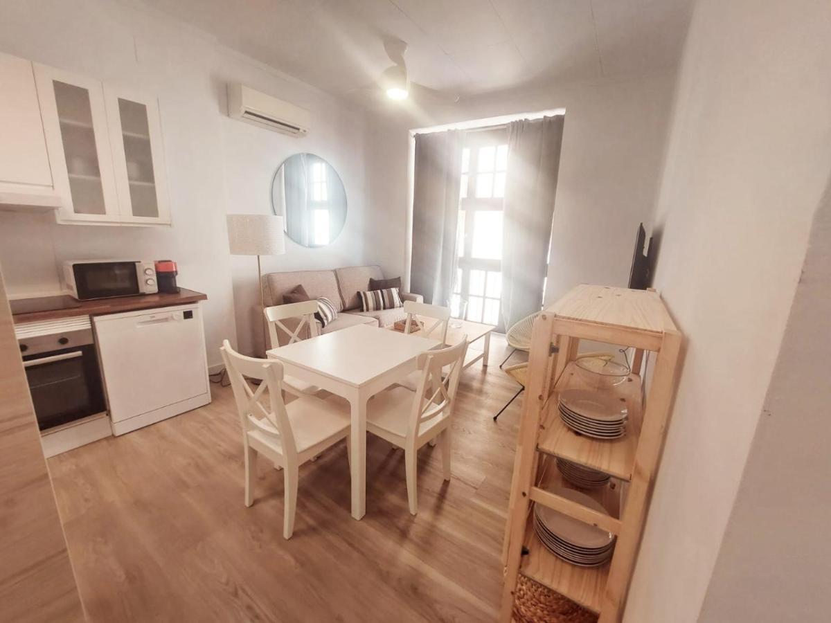 Dona Elvira Carreteria Apartment Малага Екстериор снимка