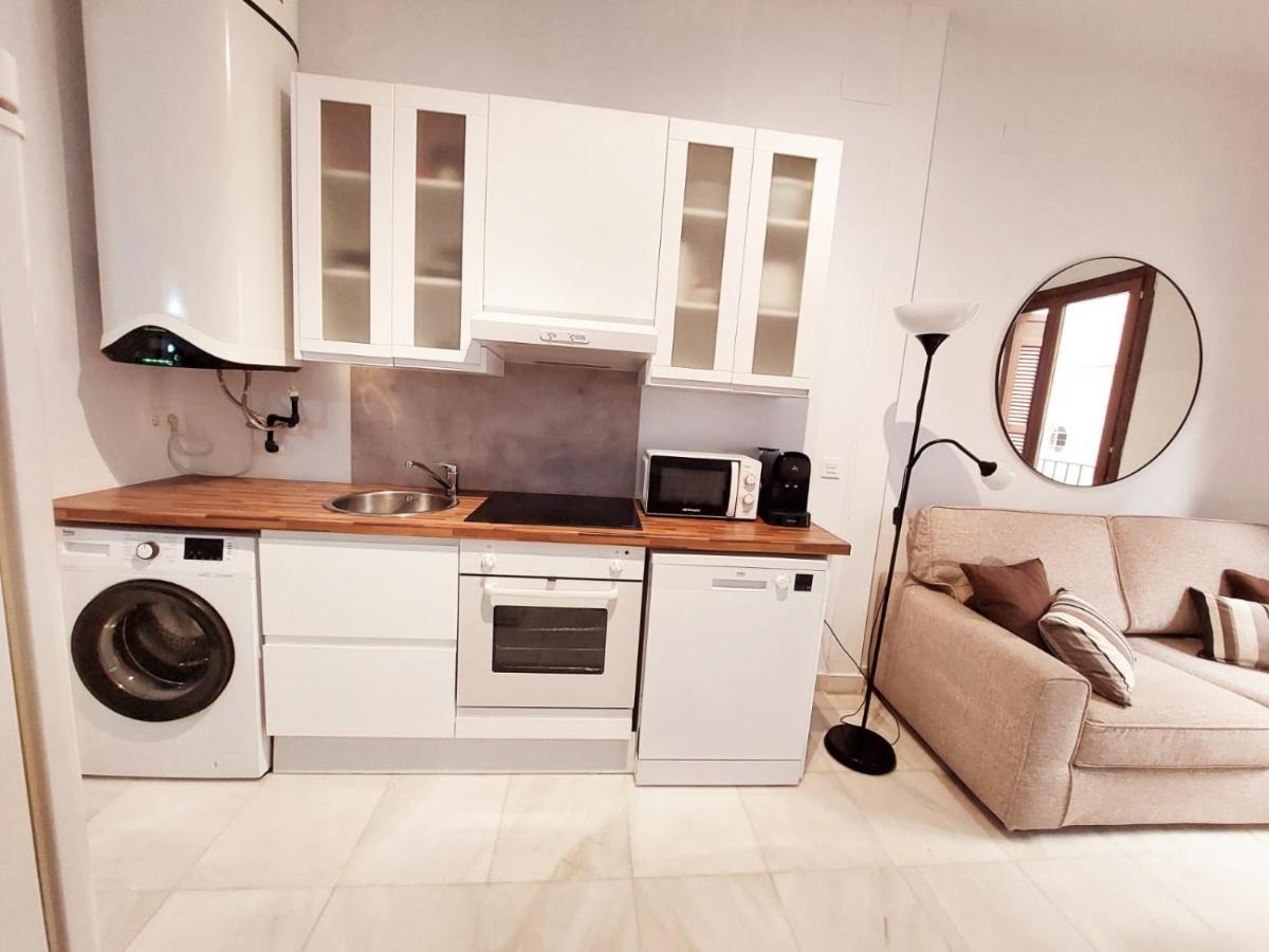 Dona Elvira Carreteria Apartment Малага Екстериор снимка