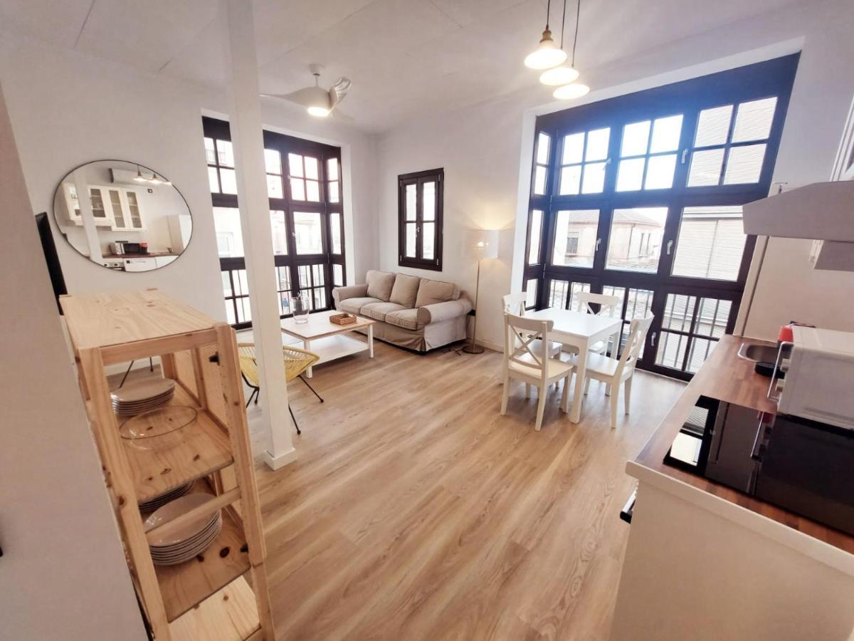 Dona Elvira Carreteria Apartment Малага Екстериор снимка