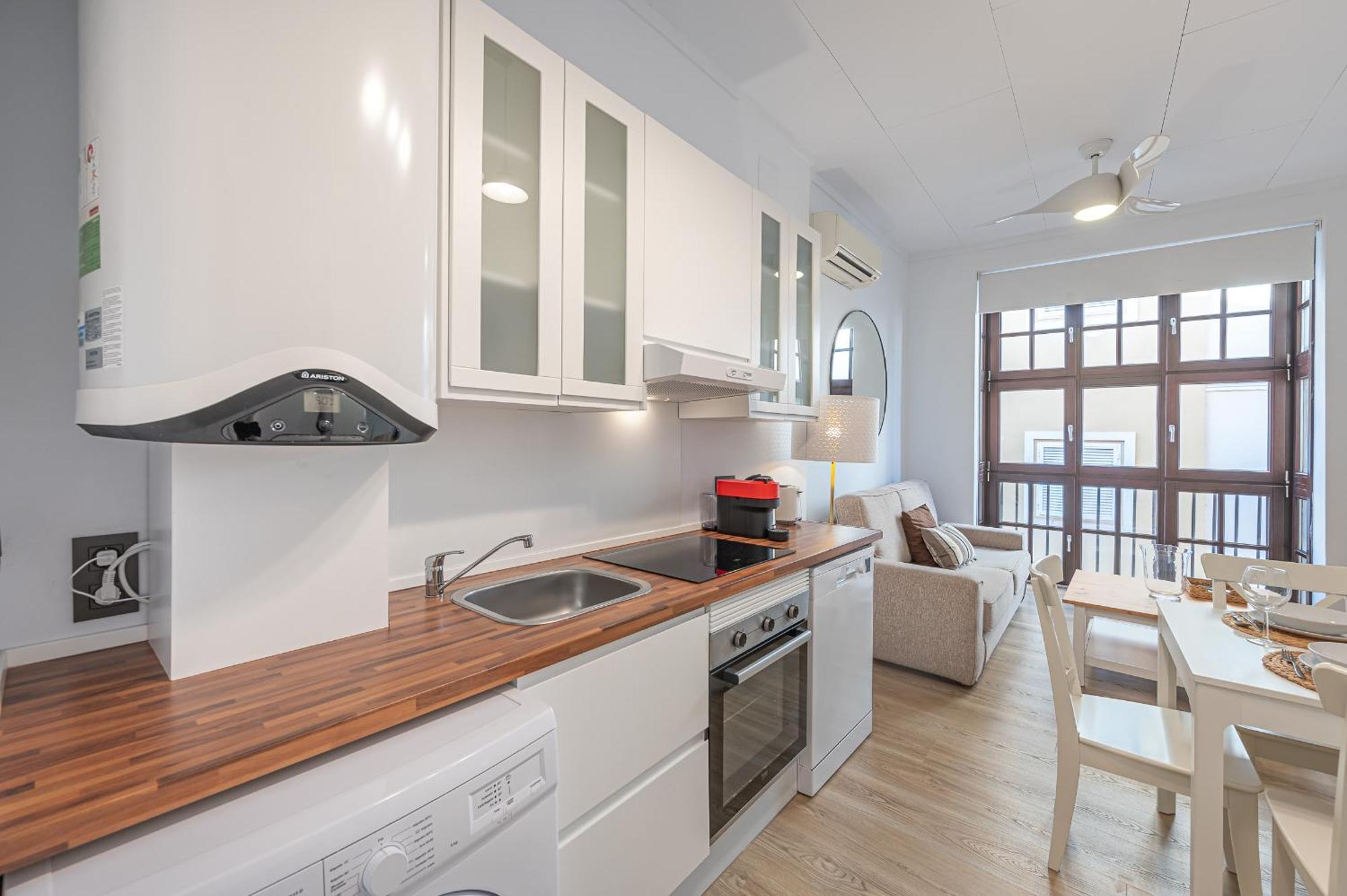 Dona Elvira Carreteria Apartment Малага Екстериор снимка