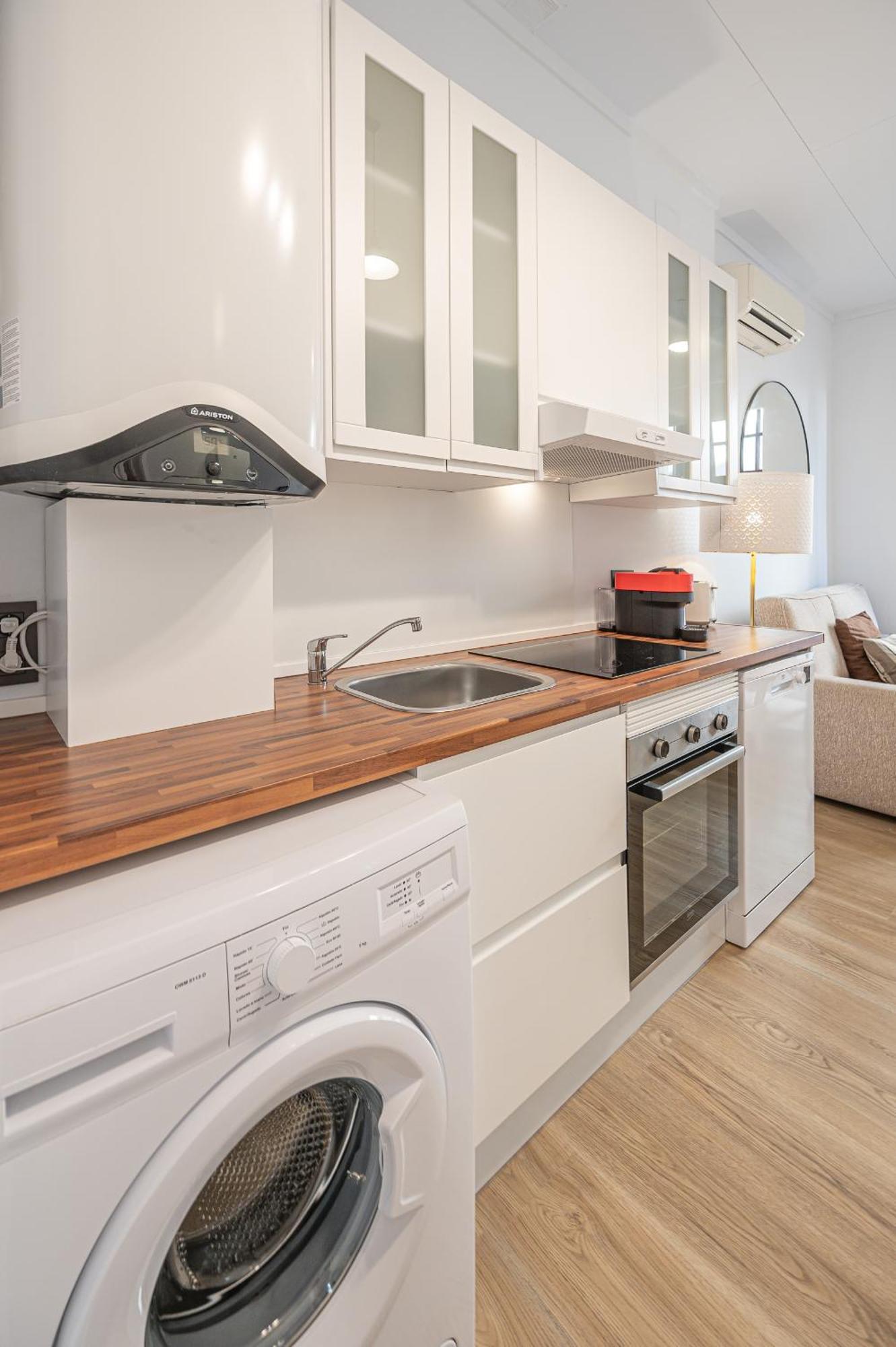 Dona Elvira Carreteria Apartment Малага Екстериор снимка