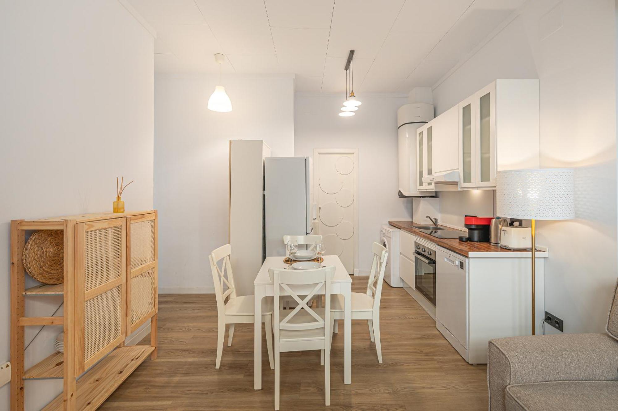 Dona Elvira Carreteria Apartment Малага Екстериор снимка