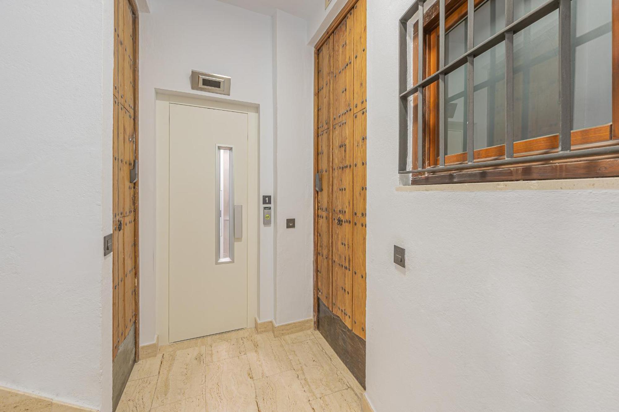 Dona Elvira Carreteria Apartment Малага Екстериор снимка