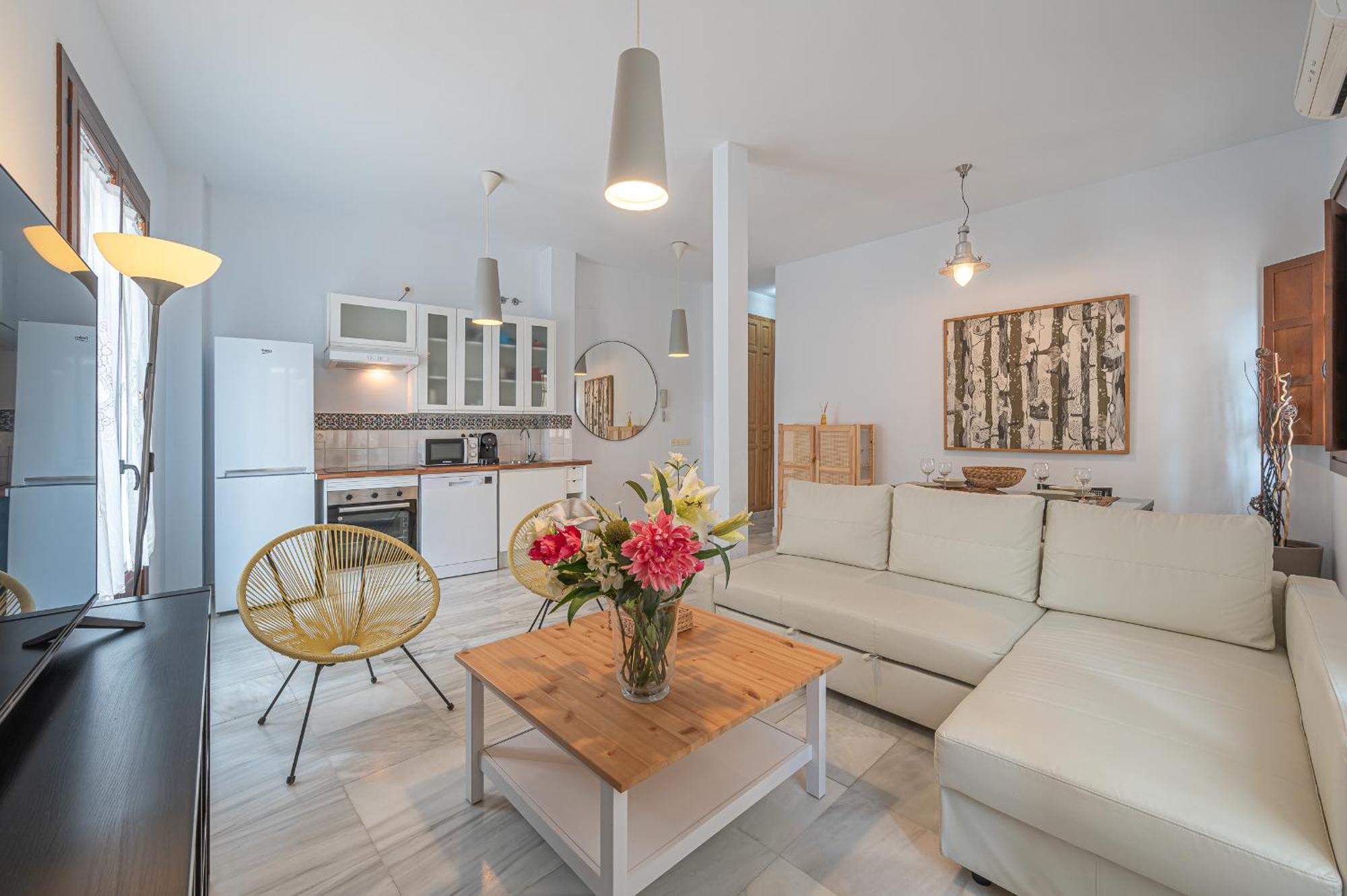 Dona Elvira Carreteria Apartment Малага Екстериор снимка