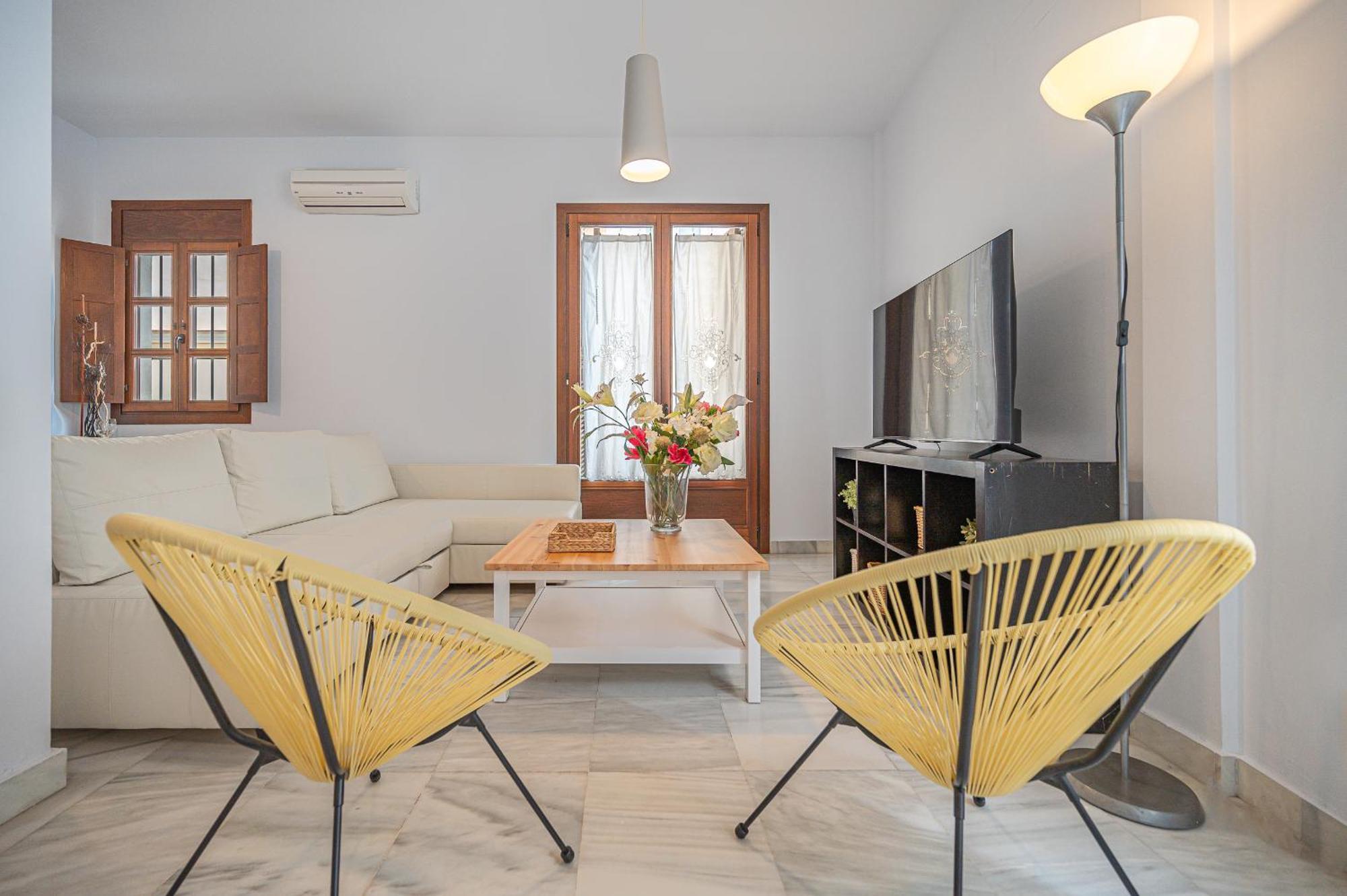 Dona Elvira Carreteria Apartment Малага Екстериор снимка