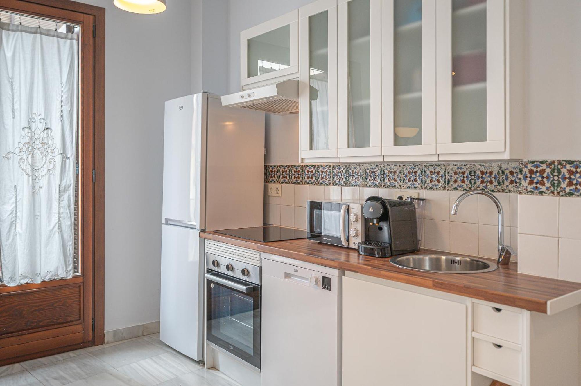 Dona Elvira Carreteria Apartment Малага Екстериор снимка