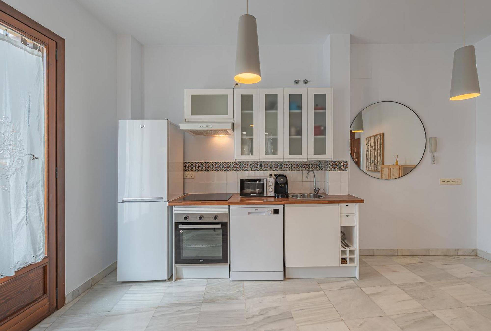 Dona Elvira Carreteria Apartment Малага Екстериор снимка