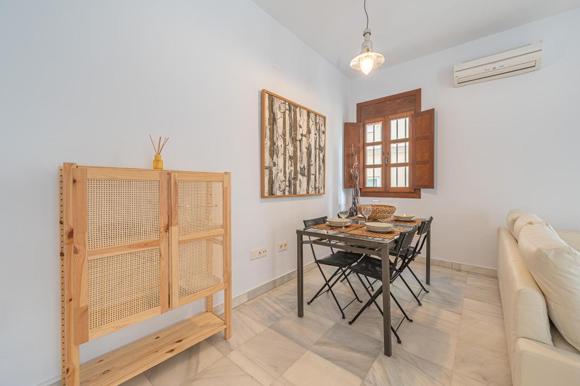 Dona Elvira Carreteria Apartment Малага Екстериор снимка
