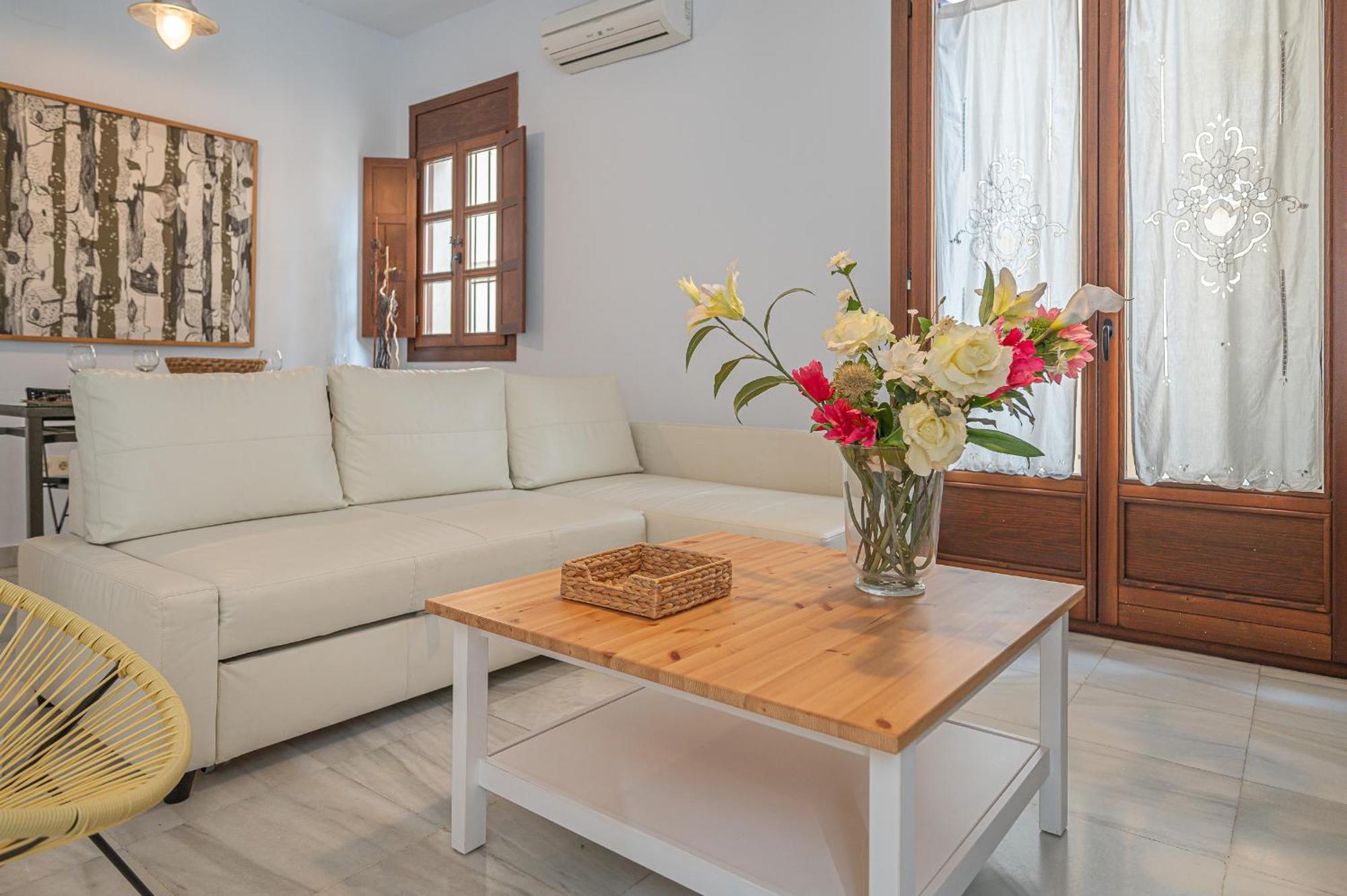 Dona Elvira Carreteria Apartment Малага Екстериор снимка