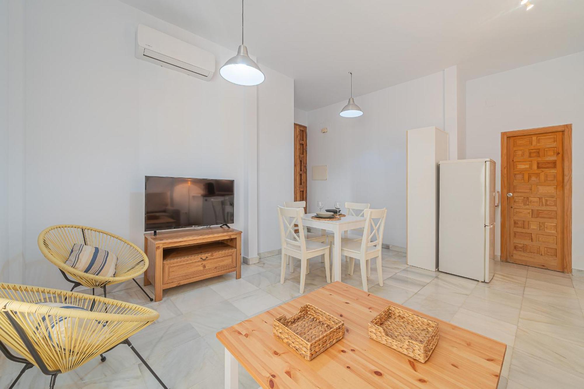 Dona Elvira Carreteria Apartment Малага Екстериор снимка