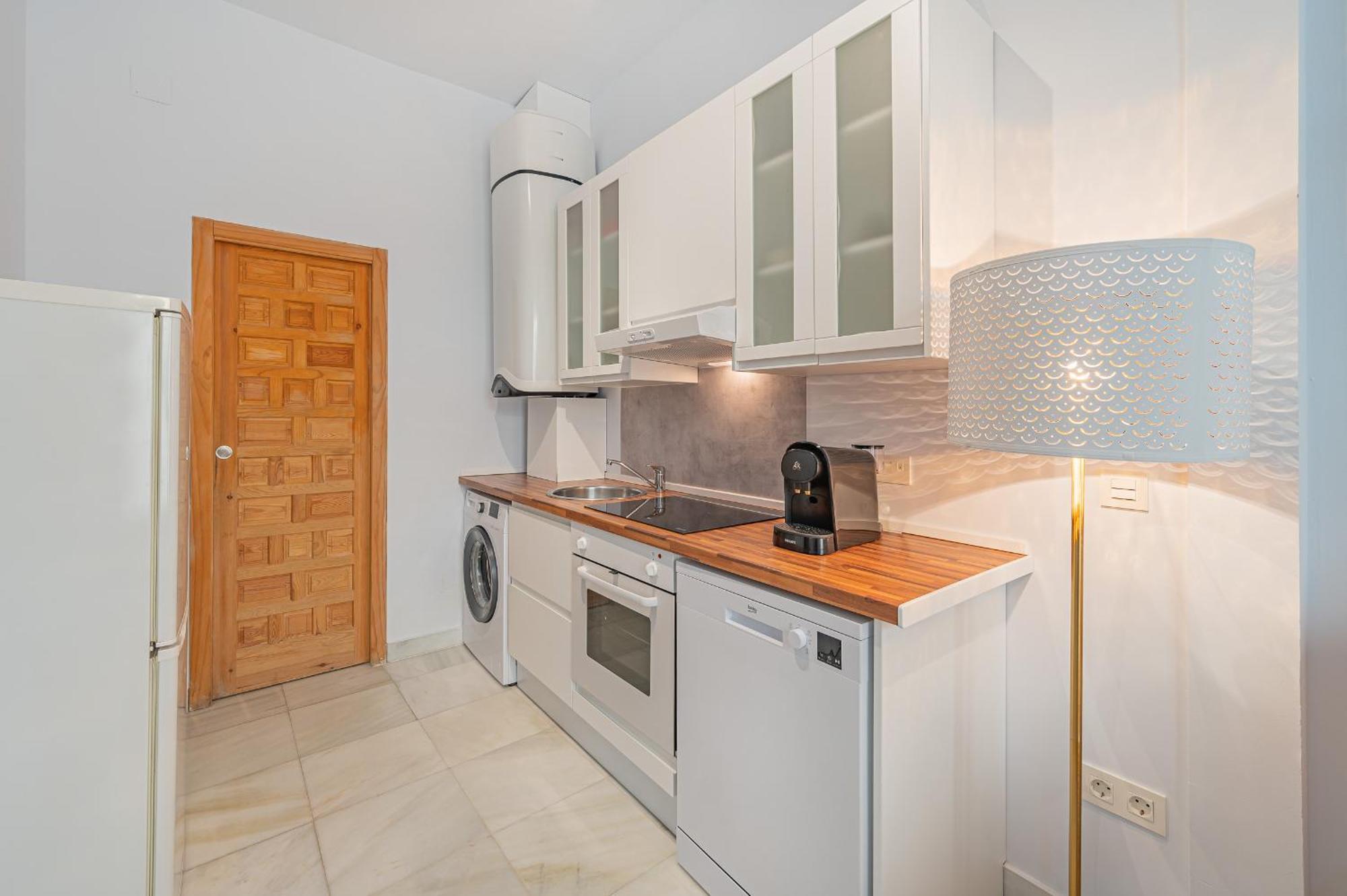 Dona Elvira Carreteria Apartment Малага Екстериор снимка