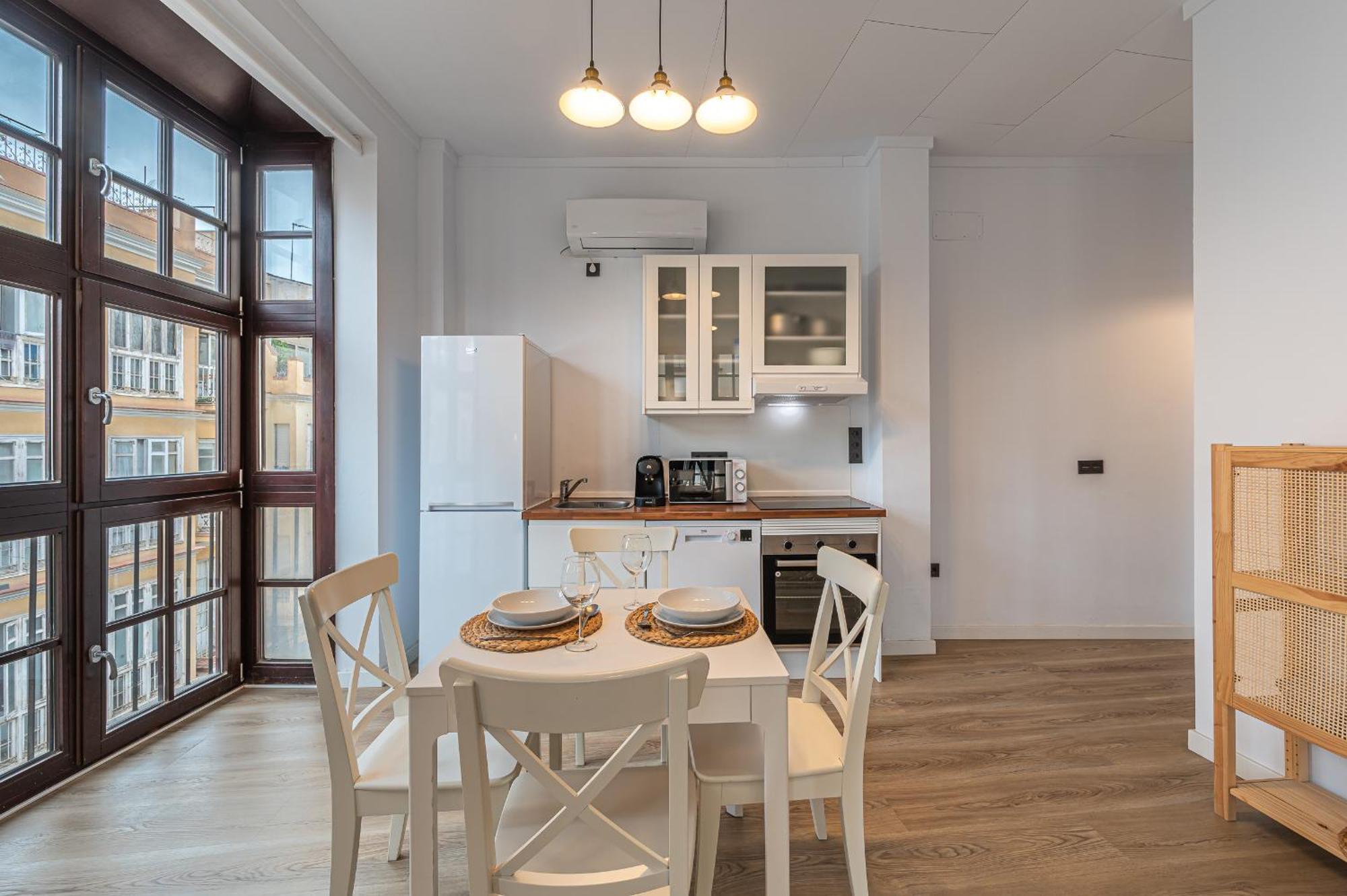 Dona Elvira Carreteria Apartment Малага Екстериор снимка